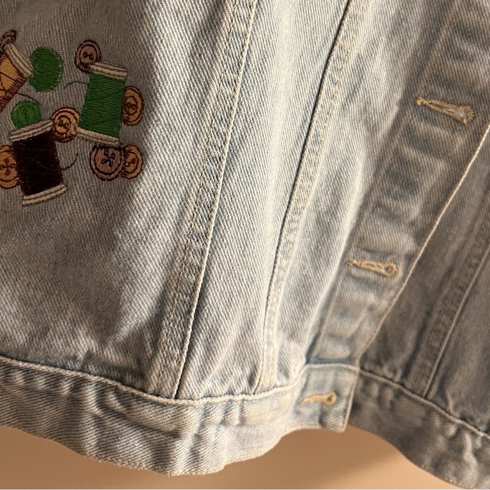 Gloria Vanderbilt Light Blue Jean Jacket with Embroidery - Picture 5 of 10